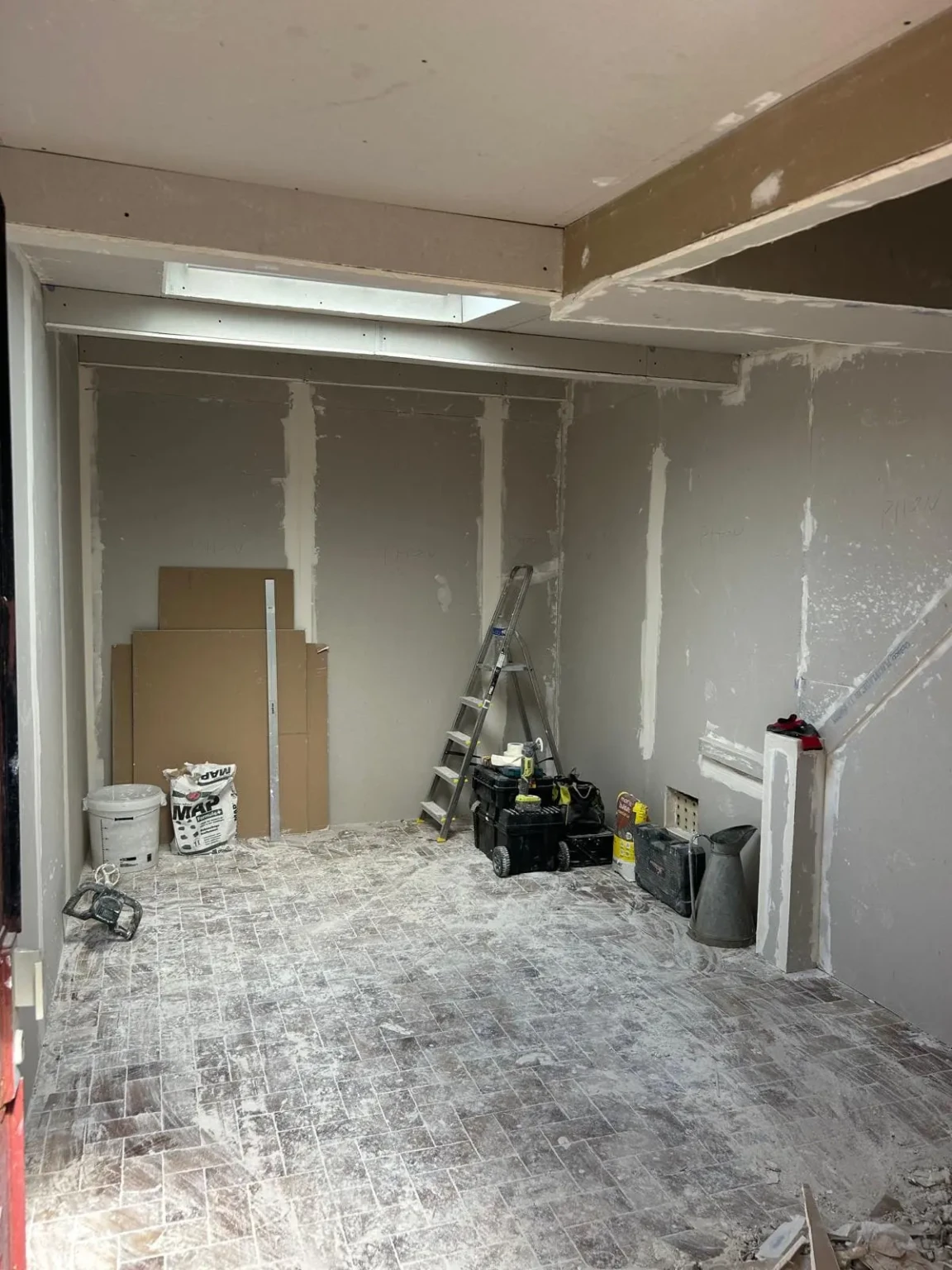 Plaquiste Paris – création de cloisons et faux plafonds sur mesure